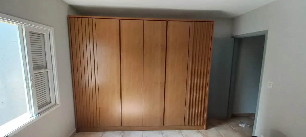 Montagem de Guarda-Roupa